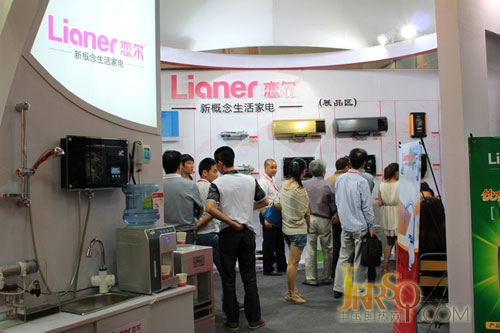 火爆的戀爾品牌展區(qū)