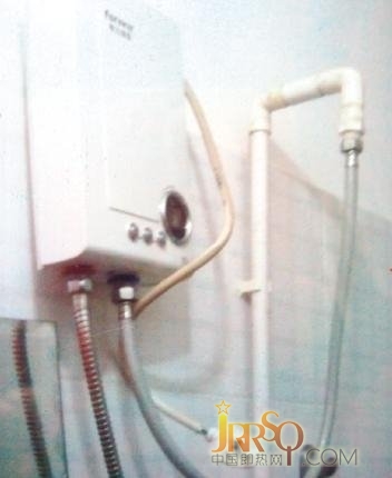 ?？冢耗凶映鲎馕菹丛璞浑娝?疑是電熱水器漏電