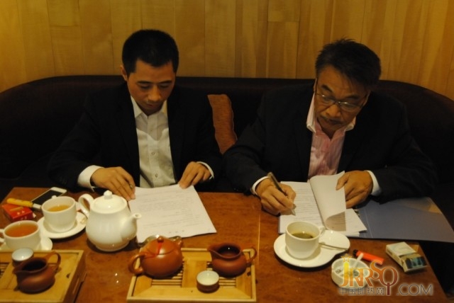 吳孟達(dá)再攜手上海優(yōu)博即熱式電熱水器