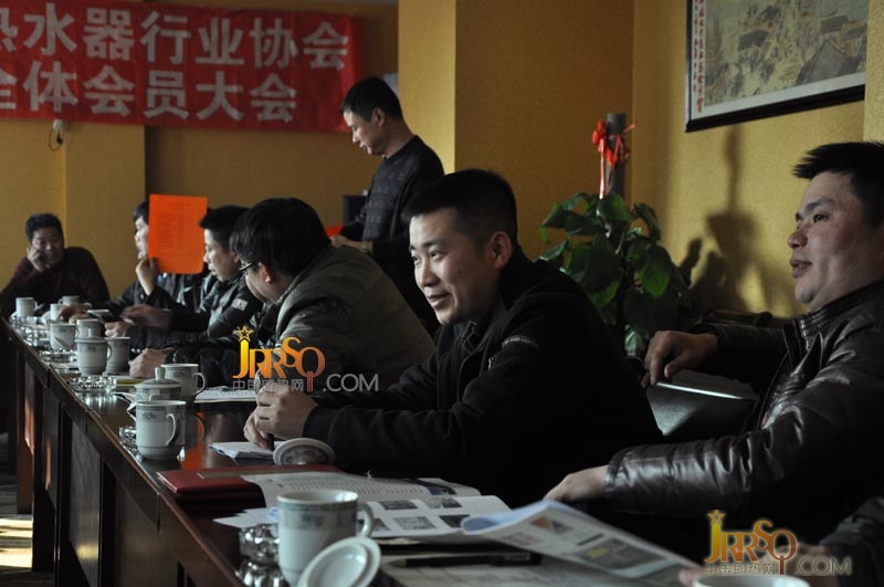 中國(guó)即熱網(wǎng)張總參加了本次會(huì)議 中國(guó)即熱網(wǎng)成為長(zhǎng)興即熱式電熱水器行業(yè)協(xié)會(huì)會(huì)員