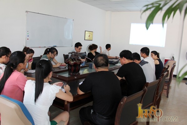 營銷團(tuán)隊(duì)對于企業(yè)的發(fā)展有著重要的作用，好產(chǎn)品還需要好營銷，我們的營銷團(tuán)隊(duì)就是負(fù)責(zé)把好產(chǎn)品推廣到全國各地，我們的營銷團(tuán)隊(duì)都是百里挑一的精英
