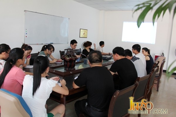 營銷團隊對于企業(yè)的發(fā)展有著重要的作用，好產(chǎn)品還需要好營銷，我們的營銷團隊就是負責(zé)把好產(chǎn)品推廣到全國各地，我們的營銷團隊都是百里挑一的精英