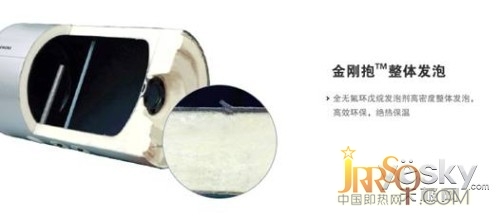 這款電熱水器采用了創(chuàng)新3D旋鈕設(shè)計(jì)，用戶輕松一鍵即可操控，對于家有老人的用戶而言，不用擔(dān)心操作方面的問題。