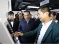 李克強(qiáng)總理視察良田高拍儀現(xiàn)場展示政府高效辦公 (1)